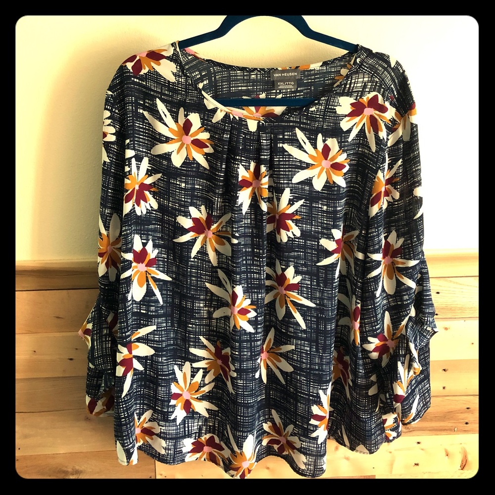 Van Huesen navy blouse